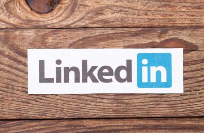 How to Automate LinkedIn Engagement Without Losing the Human Touch?